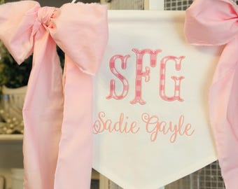 Anpassad babybanderoll, sjukhusdörr/spjälsängsbanderoll med tygrosetter, välkomstbanderoll, tillkännagivandebanderoll