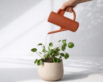 Arrosoir minimaliste - Bioplastique - Terre cuite, noir et beige - Décoration d'intérieur moderne - Cadeau végétal
