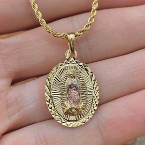 Virgen de Guadalupe-ketting roségoud, Maagd Maria-bedel, diamantgeslepen ontwerp, touwketting 17" voor damescadeaus, Cadena Virgencita 26 x 18 mm