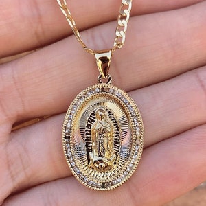 Virgen de Guadalupe-ketting voor dames • Dame van Guadalupe-hanger driekleurige CZ • Curb-schakelketting 22" • Maagd Maria-bedel gold filled