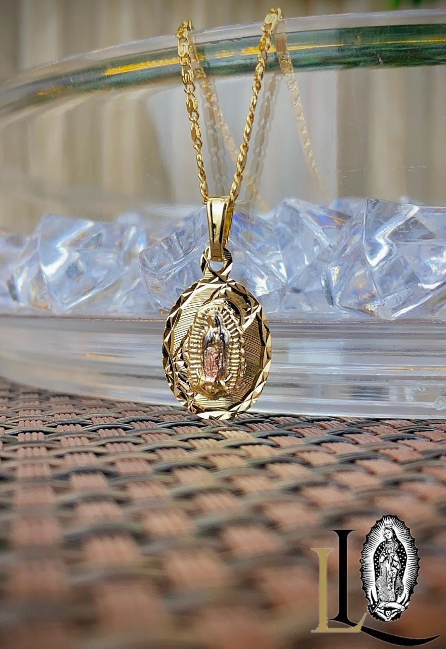 Cadena con Dije Medalla Virgen de Guadalupe Oro 10k Encaje Corazón
