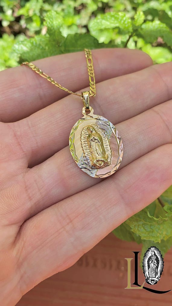 14K 3色 ソリッドゴールドダイヤモンドカット グアダルーペの聖母スタンプ 宗教的チャームペンダント 0.6mmボックスチェーンネックレス ゴールド並行輸入 真珠層 グアダルーペの聖母 スカプラネックレス メダルネックレス