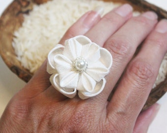 White on White Pearl Tsumami Zaiku Flower Ring