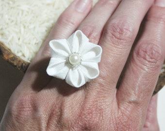 White Pearl Tsumami Zaiku Flower Ring