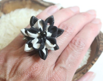 Black and White Stone Tsumami Zaiku Flower Ring