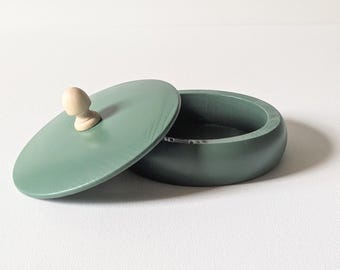 Caja de recuerdos personalizada con decoración estilo Cottagecore, ideal como regalo minimalista para amantes del estilo rústico moderno. Cofre con diseño campestre francés. Una joya para el hogar.