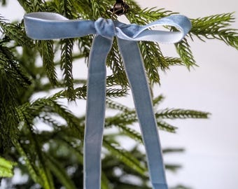 Clip de lazo azul empolvado para decoración navideña, pequeño clip de lazo para árbol de Navidad, cinta de terciopelo vintage, azul francés, inspiración para decoración del hogar, sencillo