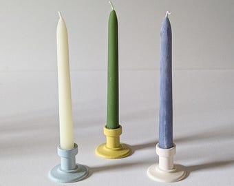 Portavelas pequeño de madera cónico, pieza decorativa personalizada para mesa con velas de varilla, ideal para la decoración de la repisa de la chimenea, una pieza sencilla para la mesa y una decoración colorida para fiestas.