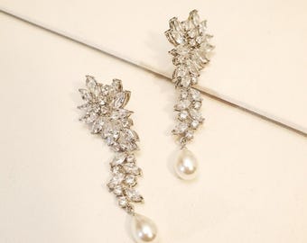 Long earrings wedding earrings with pearls Bridal Chandelier Pearl Earrings wedding Teardrop Earrings Silver or Rose Gold