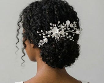 Bridal Hair Comb Pearl & Crystal Floral Wedding Hairpiece Flower Bridal Headpiece for Updo Elegant Bridal Accessories Curly Hair Friendly