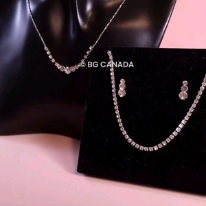 Ensemble collier et boucles d&#39;oreilles en cristal : bijoux de mariage en argent