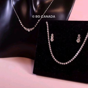 Parure de bijoux en cristal : collier de mariée et boucles d&#39;oreilles