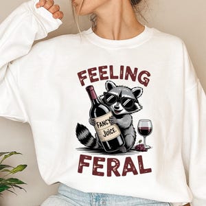 Gefühl Feral PNG, Snarky sarkastischer Waschbär PNG, lustige lustige Png für geistige Gesundheit, lustige Sprüche Png, lustiges sarkastisches Zitat Png, wildes Mutterleben