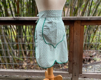 Vintage Half Apron with Bias Taped Inset - White and Green 1950s Hostess Apron