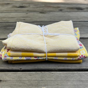 Fabric Scrap Bundle / Vintage and New Fabric Scraps / Cotton Fabric Destash Grab Bag / SB315