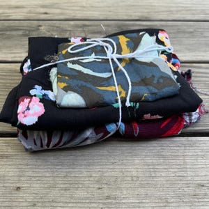 Fabric Scrap Bundle / Vintage and New Fabric Scraps / Cotton Fabric Destash Grab Bag / SB328 / Rayon Florals