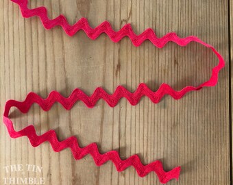 Large Vintage Rick Rack in Red - By the Half Yard - 100% Cotton Vintage Zig Zag Ribbon