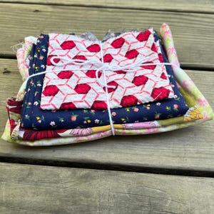 Fabric Scrap Bundle / Vintage and New Fabric Scraps / Cotton Fabric Destash Grab Bag / SB323 / Pink and Blue
