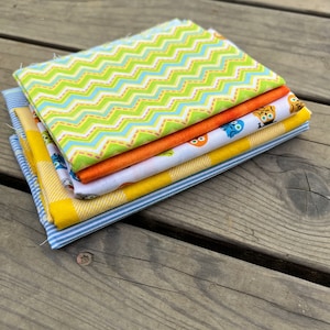 Fabric Scrap Bundle / Vintage and New Fabric Scraps / Linen Fabric Destash Grab Bag / SB307