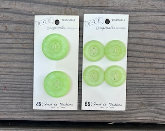 Vintage B.G.E Buttons - Green Plastic Buttons - Card of Two or Four - 20mm or 27mm