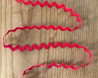 Vintage Narrow Rick Rack in Red - By the Half Yard - 100% Cotton Vintage Zig Zag Ribbon