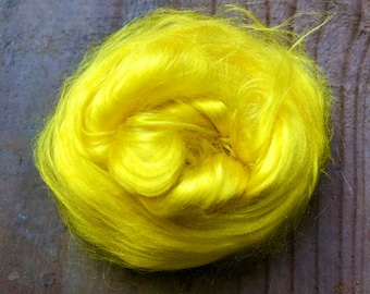 Kultivierte Bombyx (Maulbeer) Seidenfaser zum Spinnen oder Filzen in Sonnengelb - 3,5 Gramm oder mehr