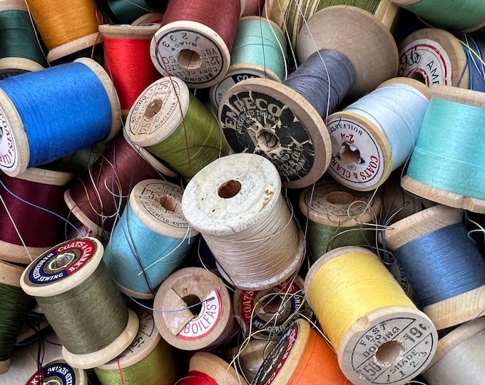 12 Vintage and Antique Wood Thread Spools With Thread - Lot of Assorted ...