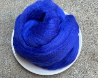 Peacock Blue Superfine Merino Wool Roving - 1 oz - 19 Micron Roving for Felting, Weaving, Arm Knitting, Spinning and More