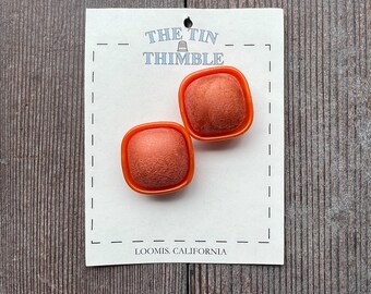 Vintage Plastic Square Buttons - Card of 2 - Mid Century Plastic Buttons - 25mm (1 inch)