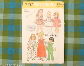 Girl's Dress Pattern / Vintage 70s Pattern / Simplicity 7197 / Size 2 / Pinafore / 70s Pinafore Pattern / 1970s Sewing Pattern / QUICK LIST