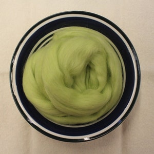 Chartreuse Green Merino Wool Roving / 21.5 micron 1 oz Nuno Felting / Wet Felting / Felting Supplies / Needle Felting / Fiber Supply image 1