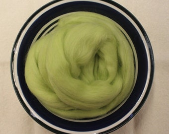 Chartreuse Green Merino Wool Roving / 21.5 micron -1 oz- Nuno Felting / Wet Felting / Felting Supplies / Needle Felting / Fiber Supply