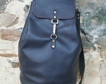 Handcrafted leather Dufflebag with silver hardware
