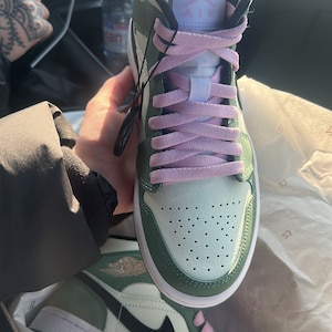 middle finger jordan 1