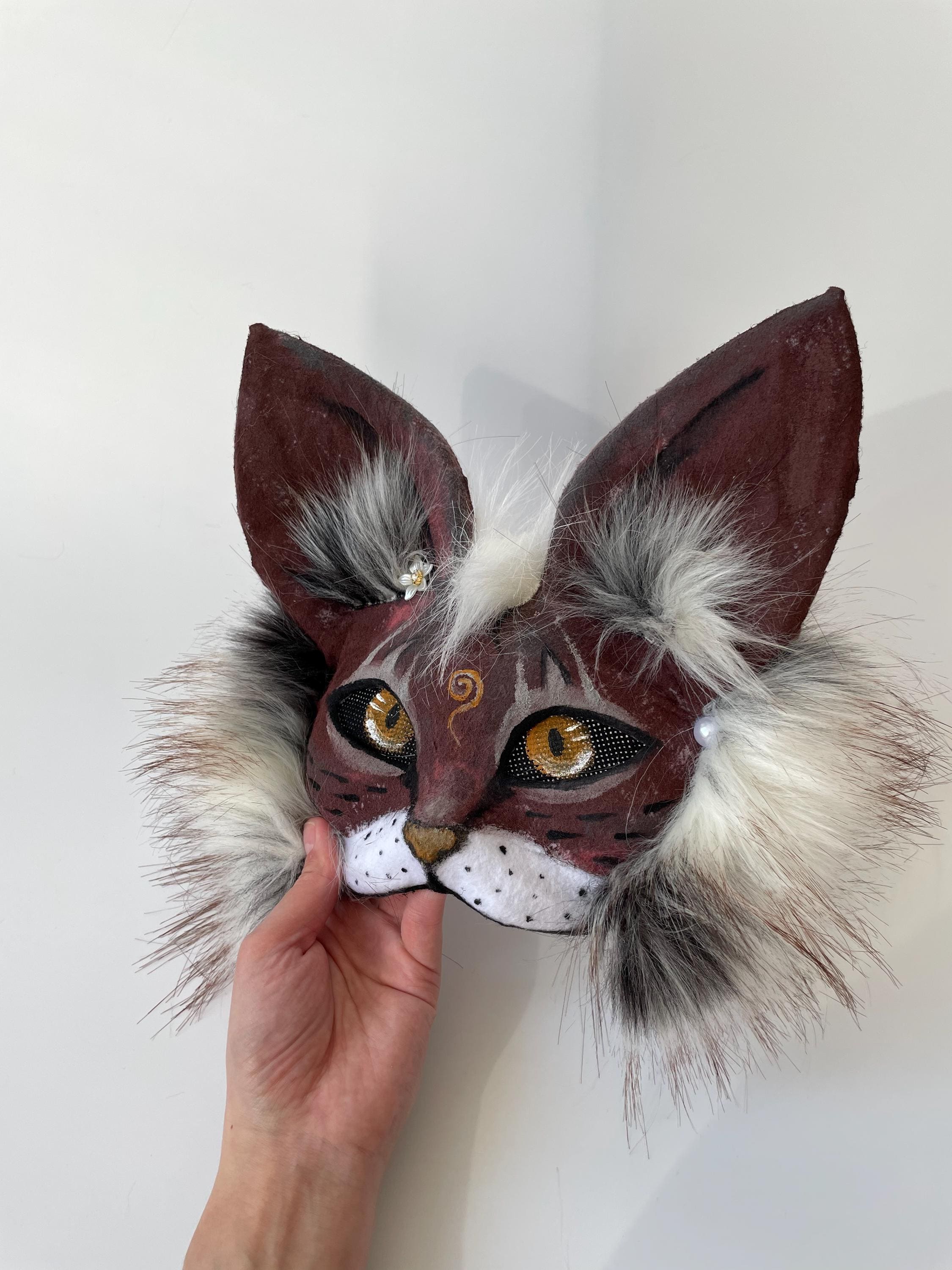 ふわふわの美しい茶色のTherian猫マスク | 女の子向けハンドメイド