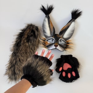 Máscara de Gato Therian | Design de Cabeça Inteira em Cinza, Marrom e Branco | Cosplay Artesanal em Pele Sintética | Perfeita para Bailes de Máscaras - Quad Running