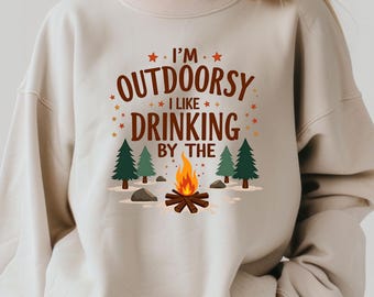 Soy amante de la naturaleza. Me gusta beber junto a la fogata. Camiseta de camping png, Vida en el campamento png, Camping png, Camping y bebida png