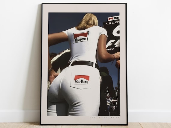 Vintage Formula 1 Poster, Ragazza della Griglia – Marlboro F1 Classic Racing Wall Art, Motorsport Decor Gift for Formula Uno Fans