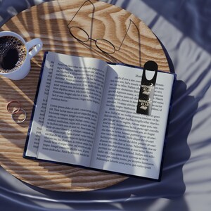 Segnalibro Midnight Read: elegante segnalibro in metallo per gli amanti dei libri