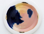 Plaque de dîner bio de Bryce porcelaine peinte à la main en or 14k lustre, Beige, rose pêche et bleu marine bleu / / parfait pour une cuisine moderne