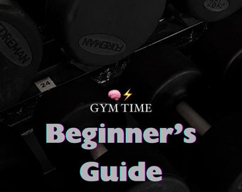 Könnte beinhalten: Nahaufnahme eines Satzes schwarzer Gusseisen-Hanteln mit Gewichtsmarkierungen in Kilogramm. Die Hanteln sind in einem Gestell angeordnet, wobei die Gewichte von links nach rechts zunehmen. Der Text "GYM TIME" und "Beginner's Guide" ist über das Bild gelegt.