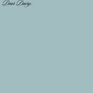 K&ouml;nnte beinhalten: Ein blauer Hintergrund mit dem Text "Personal Dairy" in orangefarbener Schrift und einer wei&szlig;en Gedankenblase. Unter dem Text steht der Satz "Dear Dairy..." in schwarzer Kursivschrift.