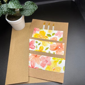Em branco, aniversário, cartão aquarela pintado à mão