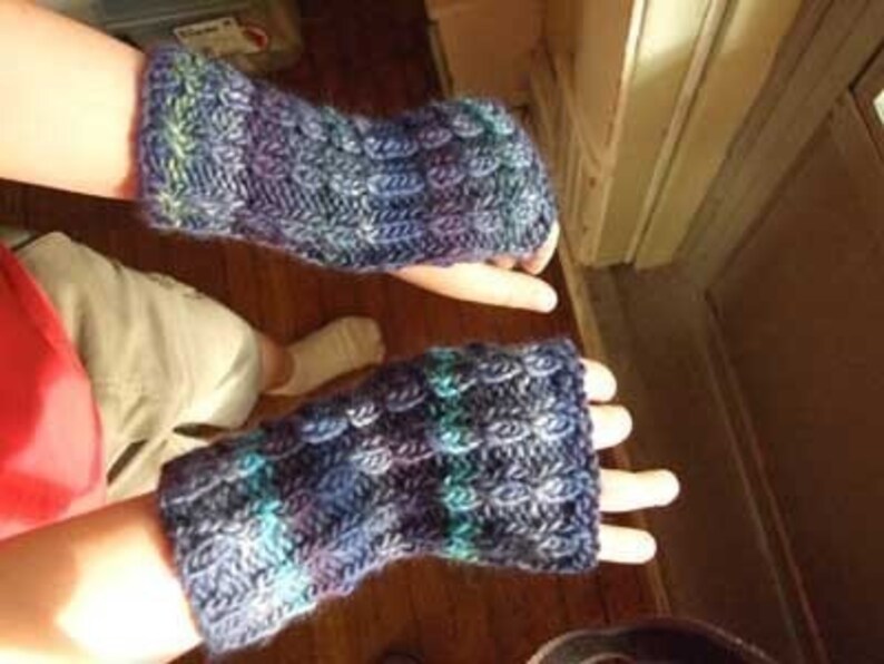 Easy Fingerless Gloves Two Ways Knitting Pattern PDF image 4