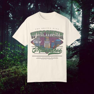 Vintage Milwaukee Wisconsin Unisex T-shirt - Retro Tee, Faded Graphic Shirt, Classic Style Top, Hipster Tee, Distressed Print Shirt