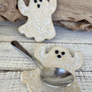 Made to order Ceramic lace ghost-coffee spoon rest- tea bag rest- candle holder- ring dish- jewelry- trinket dish- ghost- goth- halloween