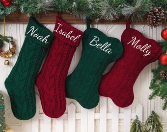 Gepersonaliseerde geborduurde kerstsok, op maat gebreide familiesokken, kerstsok 2024 met naam, familiekerstsokken.