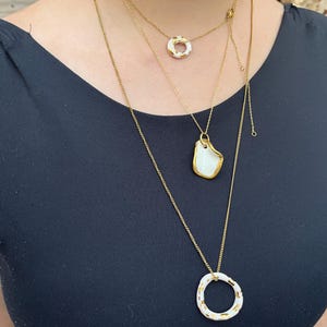 PEARL COLLIER en porcelaine noir et or