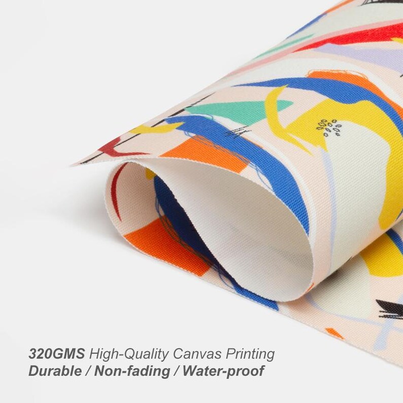Puede incluir: Lienzo enrollado con un dise&ntilde;o abstracto vibrante. La obra presenta pinceladas audaces en azul, naranja, amarillo, rojo y verde sobre un fondo crema. El lienzo es de alta calidad y duradero, adecuado para diversos proyectos art&iacute;sticos.