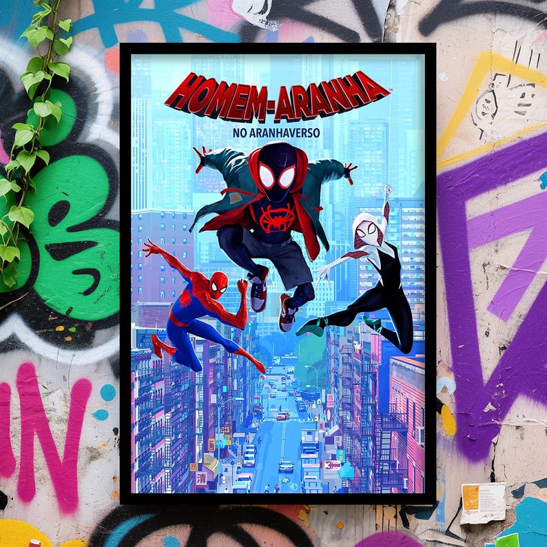May include: A framed poster featuring the animated film "Spider-Man: Into the Spider-Verse." The artwork showcases three Spider-Man characters in dynamic poses against a cityscape backdrop. The title "HOMEM-ARANHA NO ARANHAVERSO" is displayed at the top.